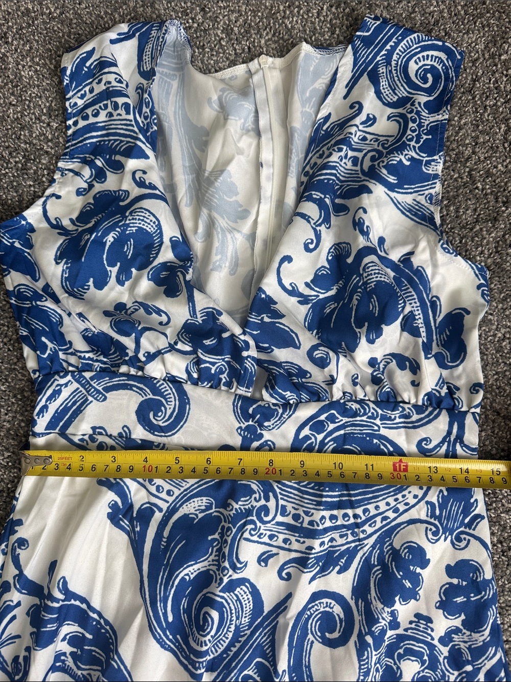 Sleeveless White & Blue Paisley V-Neck Dress NWOT - Picture 4 of 4